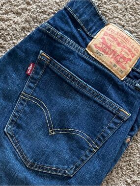 Levi's Men's Dark Blue Straight Leg Jeans with Contrast Stitching